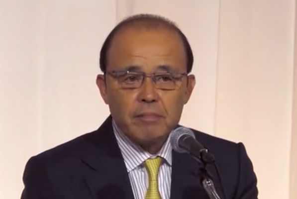 神妙な表情で娘はいないことを説明する岡田彰布