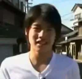 いとこが中村瑛彦だと話す赤楚衛二