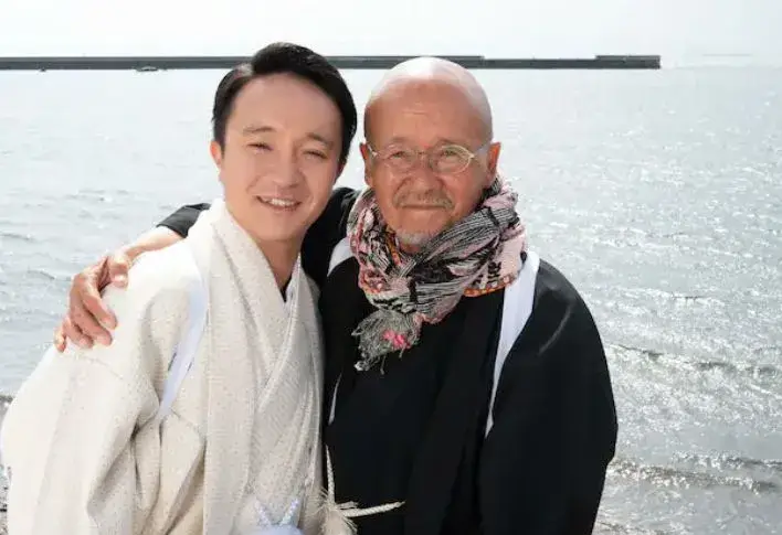 濱田岳と父親と疑われた俳優の日のとのツーショット