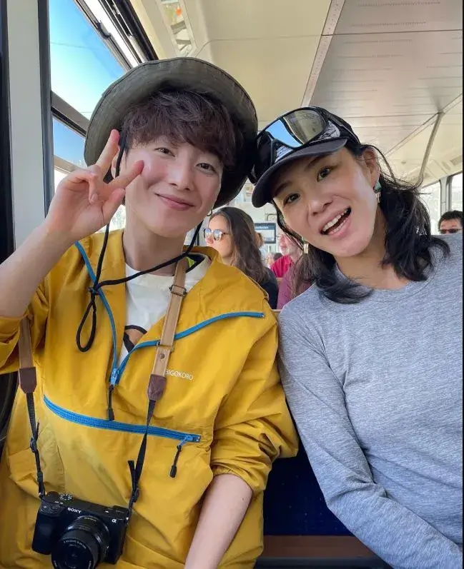 ひなたとパトラのツーショット画像