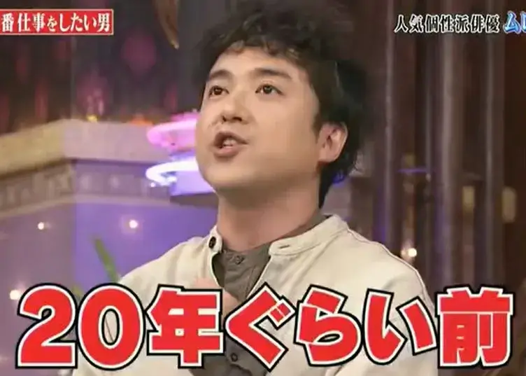 学生時代や卒アルについて話すムロツヨシ