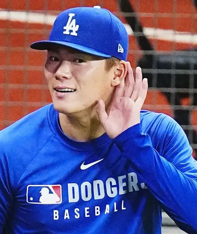 彼女や結婚について聞かれておどける山本由伸