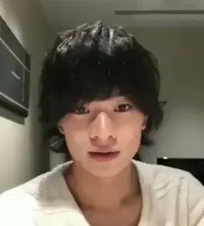 祖父から受け継いだ礼儀正しさについて話す浮所飛貴