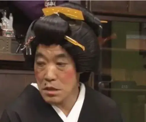 柄本かのこの父親の女装姿