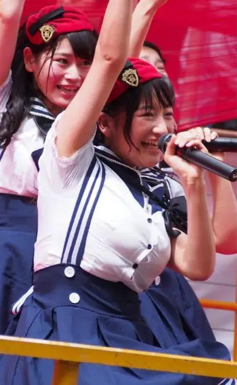 榎原依那(稲田ひより)のカップサイズについて注目された画像