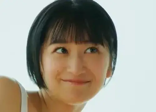 改名後の現在の榎原依那(稲田ひより)