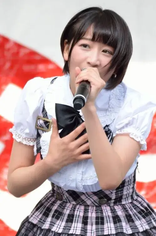 昔、アイドルやダンスユニットで活動していた榎原依那(稲田ひより)