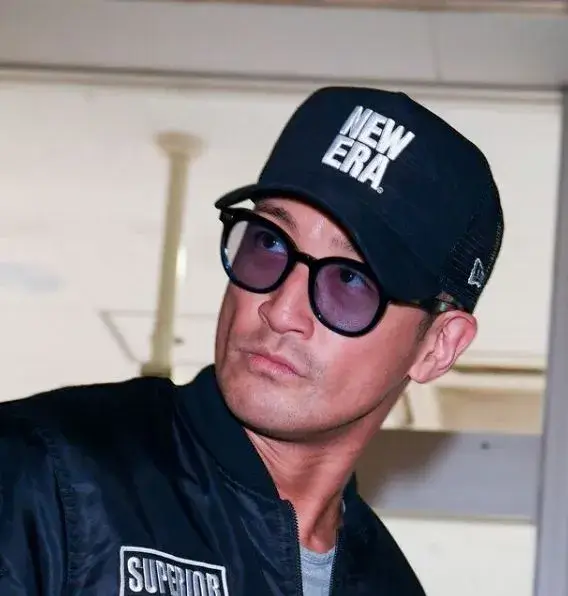 帽子を被った松岡昌宏