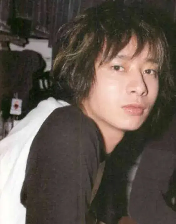 プロフィールについて話す若い頃のいしだ壱成