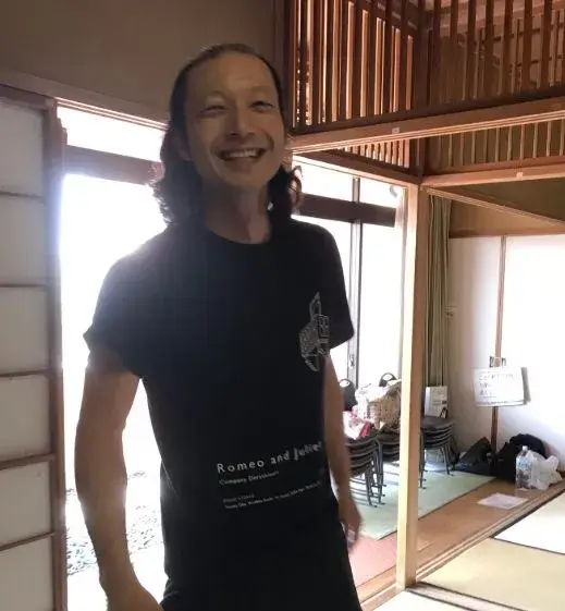 若い頃からの髪型ははげなのか？役作りか