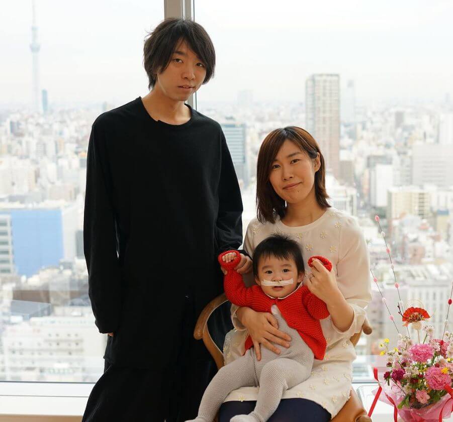 落合陽一と妻の落合美帆と子供