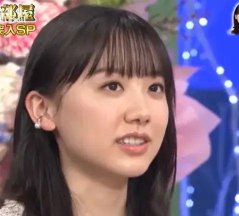 "芦田愛菜が成長した現在の姿を映した番組出演シーンで、母親との関係にも触れられている場面