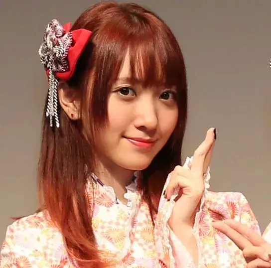 和服姿で笑顔を見せる遠藤ゆりかの画像。江口拓也の彼女として同棲が噂された人物の写真