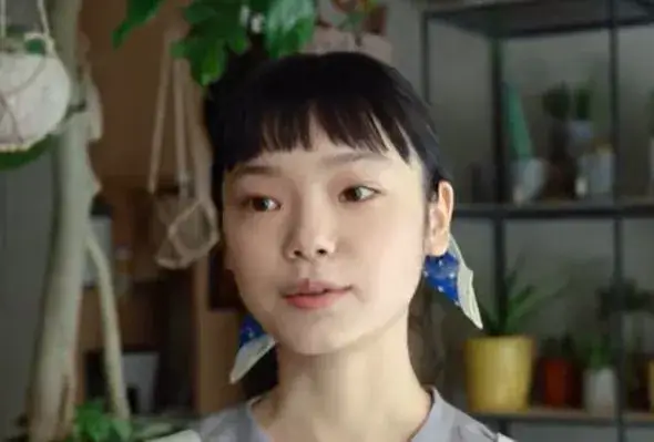 古川琴音 ハーフっぽい雰囲気を感じさせる自然光の中でのポートレート