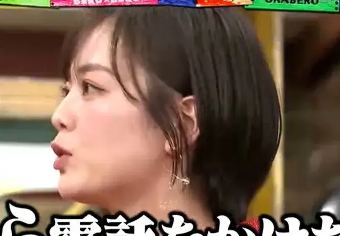テレビ番組で横顔を見せる伊原六花の画像。伊原六花の国籍や韓国人疑惑についての噂に関連
