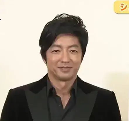 インタビューに応じる大沢たかおが娘について語っているようなシーン