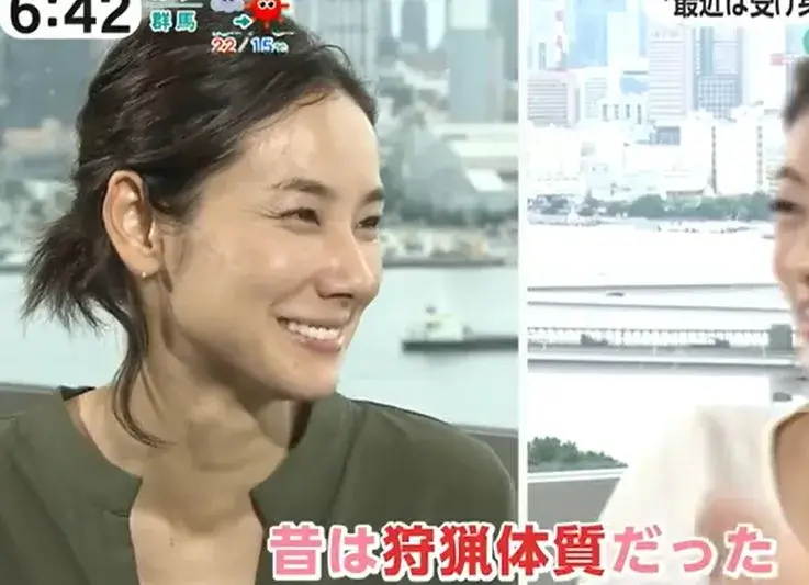 吉田羊さんが大学時代の思い出を語るインタビューシーン